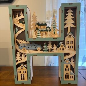 Anthropologie Monogram Wonderland Light-Up Scene Letter "H"